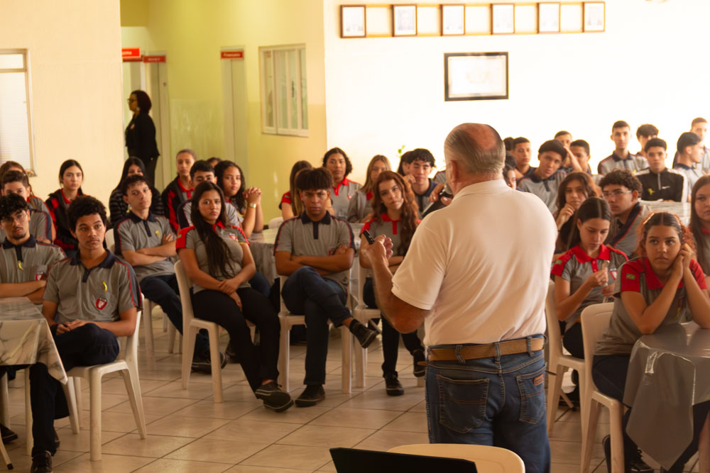 Imagem da notícia 'Guarda Mirim recebe palestra sobre segurança no trânsito'