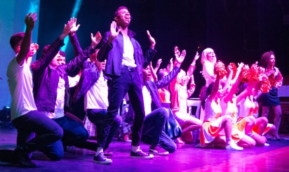 Imagem da notícia 'Coral se apresentou no 3º Romances no Cinema'