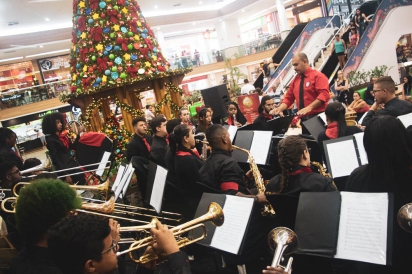 Imagem da notícia 'Banda Musical se apresenta na Cantata de Natal no Shopping'