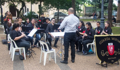 Imagem da notícia 'Banda acompanha o plantio de nova Árvore da Liberdade'